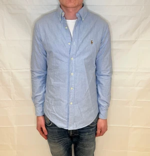 Polo Ralph Lauren Slim Fit skjorta – ljusblå - Förägd slim fit-skjorta i 100 % bomull. Mycket fint skick, 9,5/10.